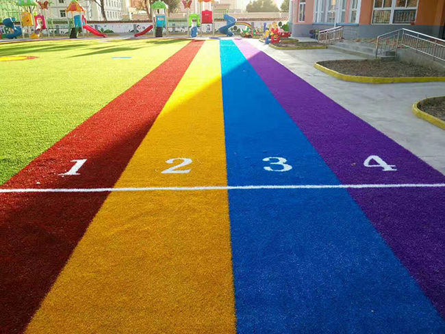 幼兒園人造草使用特點，更適合幼兒園用