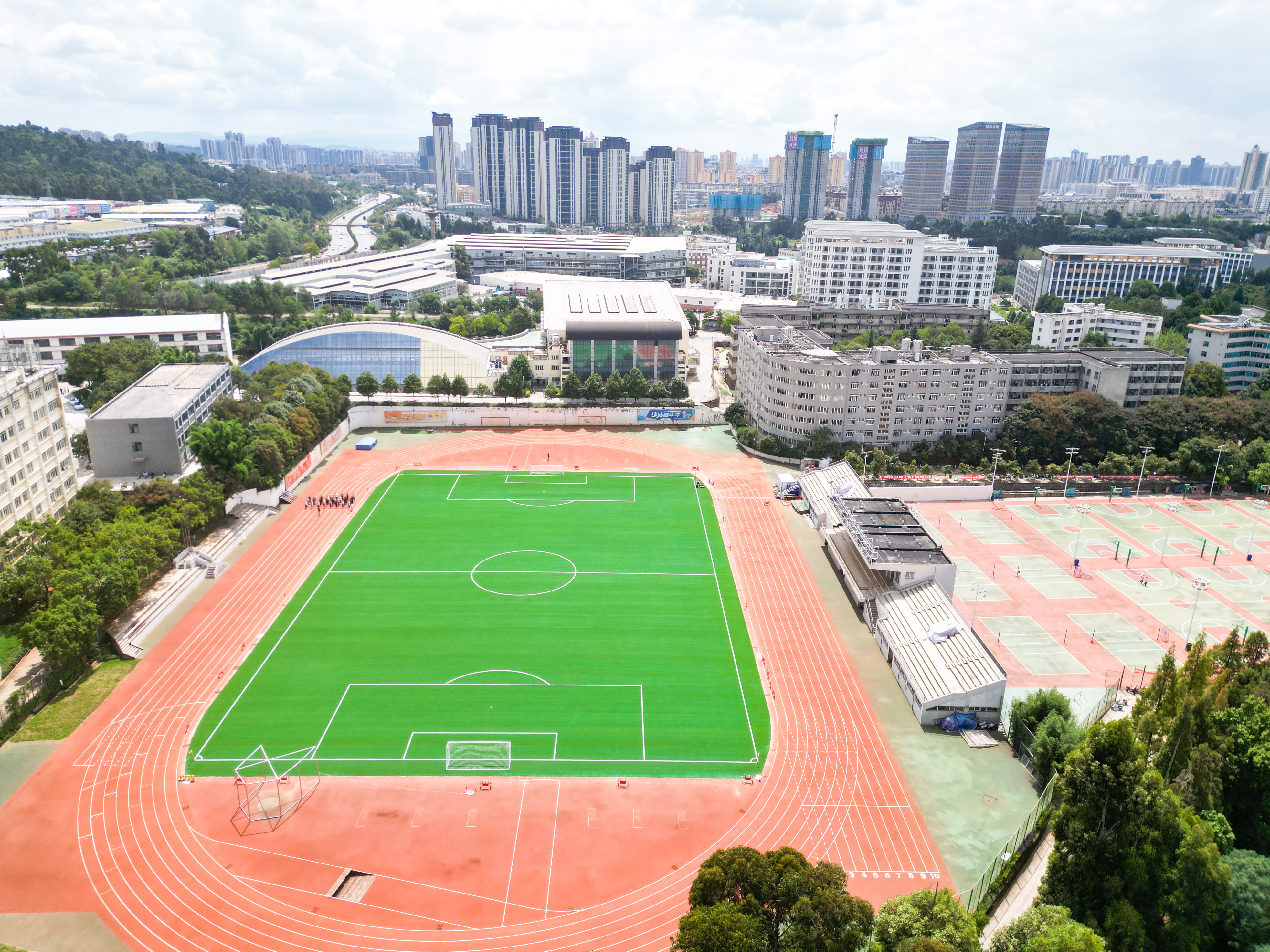 傲勝股份本月迎來(lái)第4片國(guó)際足聯(lián)（FIFA）認(rèn)證場(chǎng)地！落戶西南林業(yè)大學(xué)